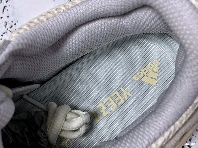 EG7596 Adidas 700 Analog Boost Yeezy 1025